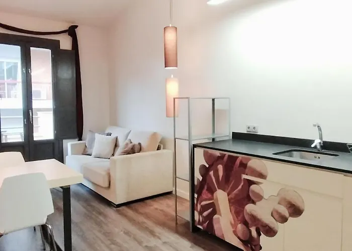 Montserrat Apartments By Gaiarooms